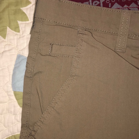 4 Pair of Wrangler outdoor performance shorts - Picture 3 of 8